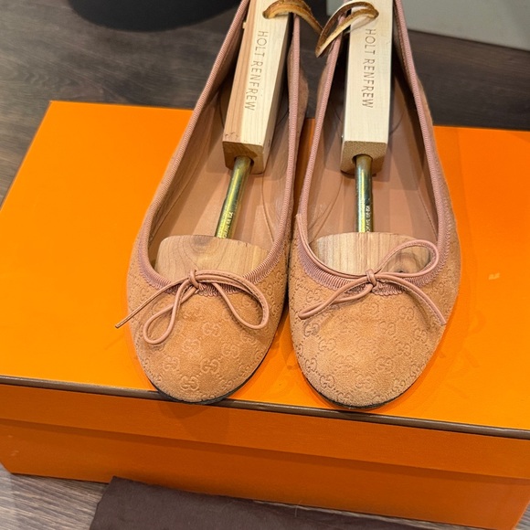 Gucci Peach Suede GG Logo Ballet Flats with Bow - Picture 9 of 12
